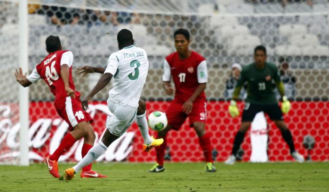 Dopo 3' i nigeriani passano, grazie a un autogol. Reuters
